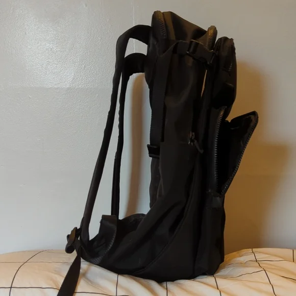 Lululemon Black Backpack Circa 2009 - Picture 6 of 10